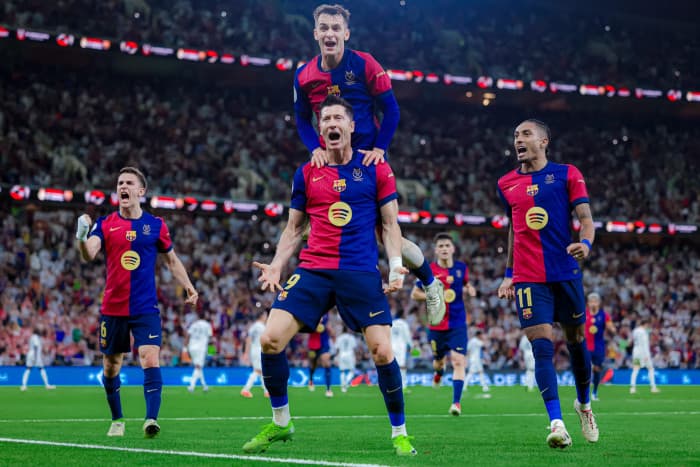 ليفربول ينافس على مدافع برشلونة ịdị