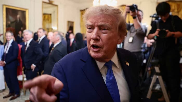 Trump opposes ruling on White House hall