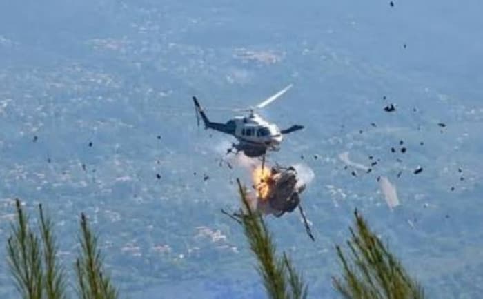 US helicopter crashes in fire fight