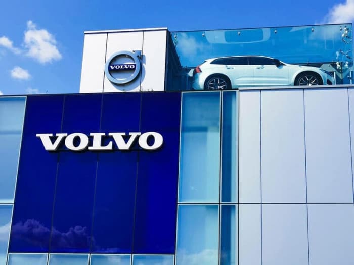 Volvo's sales drop 4% amid low Chinese demand