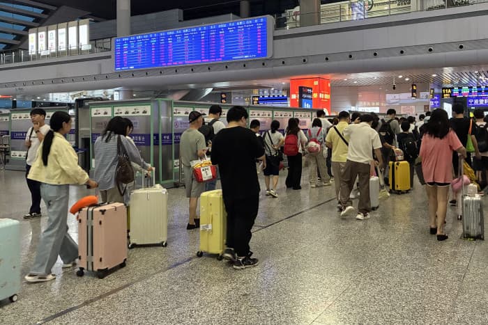 Typhoon Dolphin disrupts flights in China