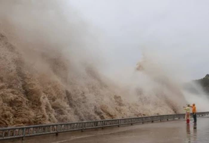 Cyclone Dolphin affects central China