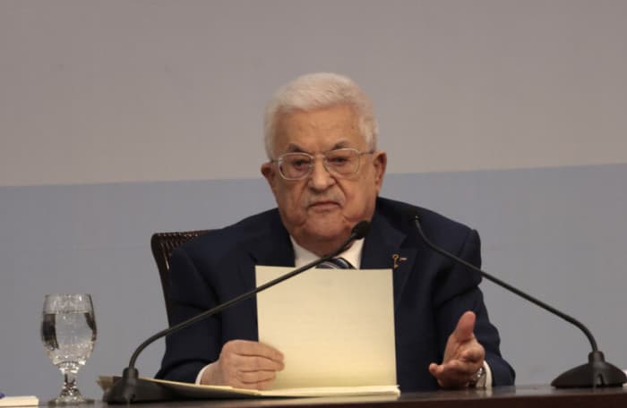 أبو مازن يؤكد تواصل بقاء الفلسطينيين