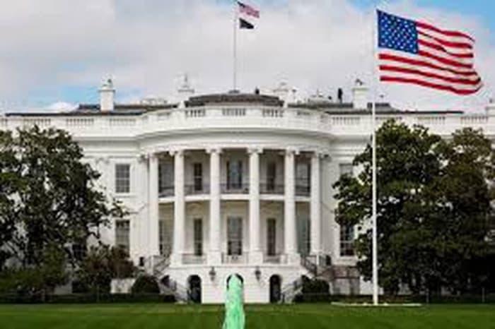 White House cites sanctions and blockade in Iran's financial crisis