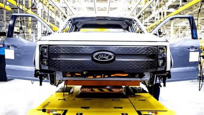 Dacia and Ford pause production in Romania