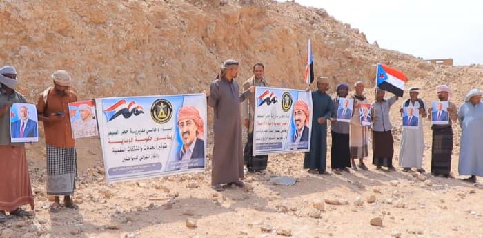 أهالي حجر الصيعر يرفضون الوصاية الخارجية