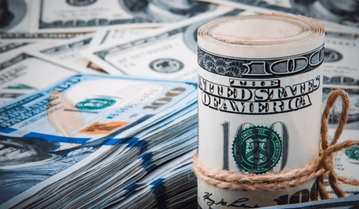 Experts Warn Dollar's Reserve Status Decline