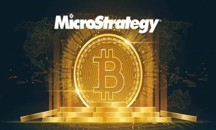 Strategist Moves Funds from Bitcoin and Stocks