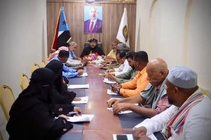 انتقالي حضرموت يطالب المحافظ بالاستقالة ويشدد العصيان