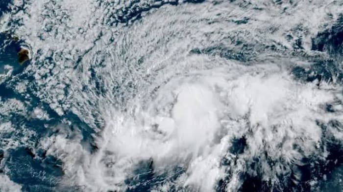 Cyclone Lalá strikes Hawaiian Islands