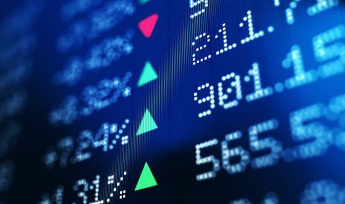 مؤشرات أمريكا تتباين مع مكاسب التكنولوجيا