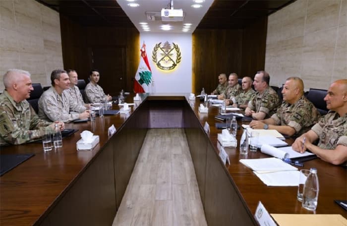 قائد الجيش اللبناني يبحث مع كليرفيلد عن تطورات جنوب لبنان
