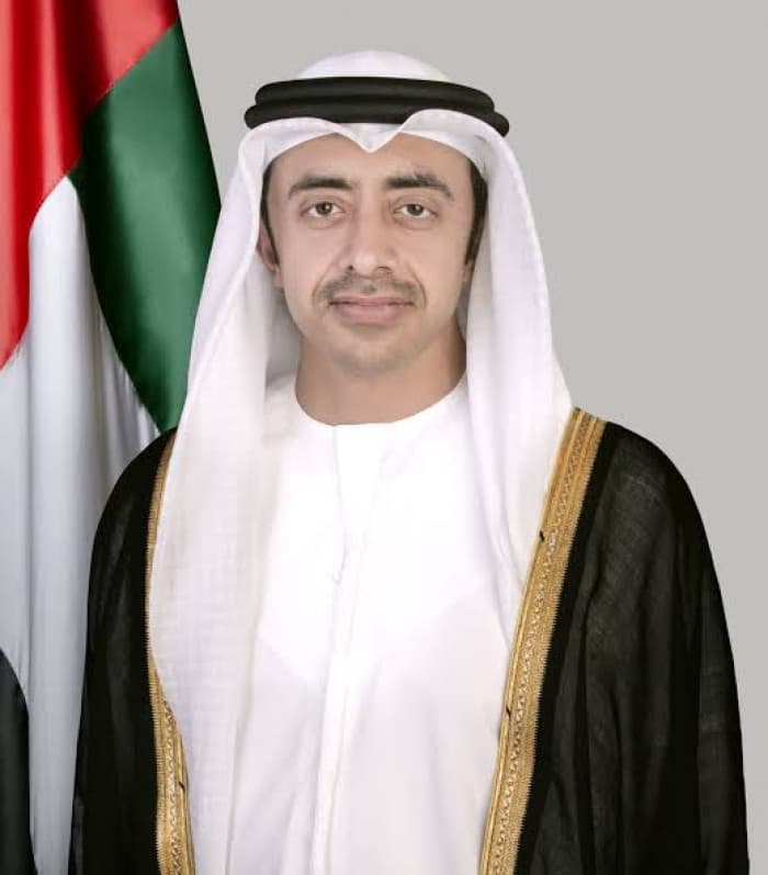 Abdullah bin Zayed reviews updates with Kuwait