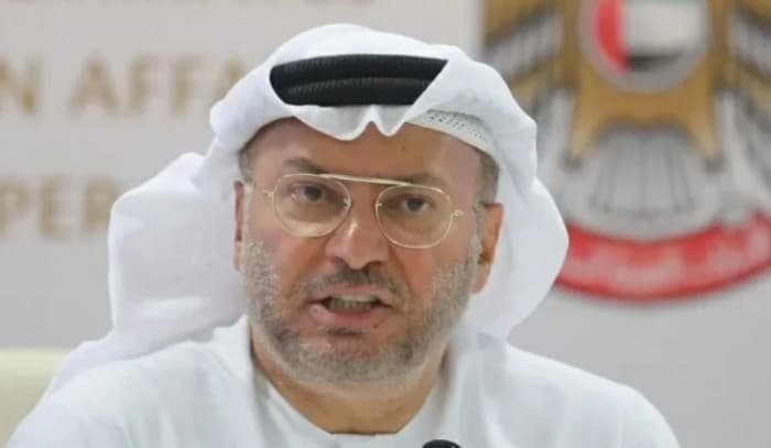 قرقاش يدحض شائعات دعم إيران ماليًا