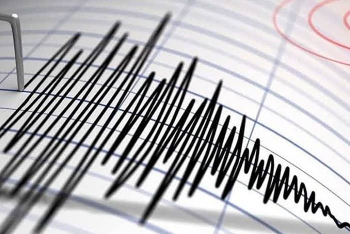 زلزال 5.8 يضرب جزيرة فلوريس