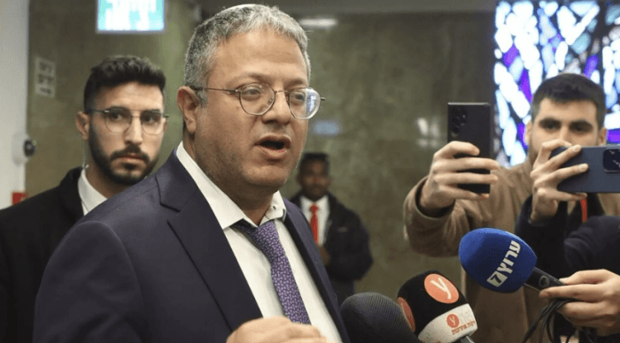 بن غفير يزور أقسام الأسيرات الفلسطينيات في الدامون