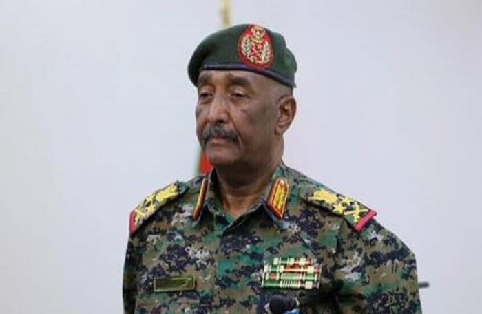 البرهان يشير لاحتمال فرض عقوبات على السودان