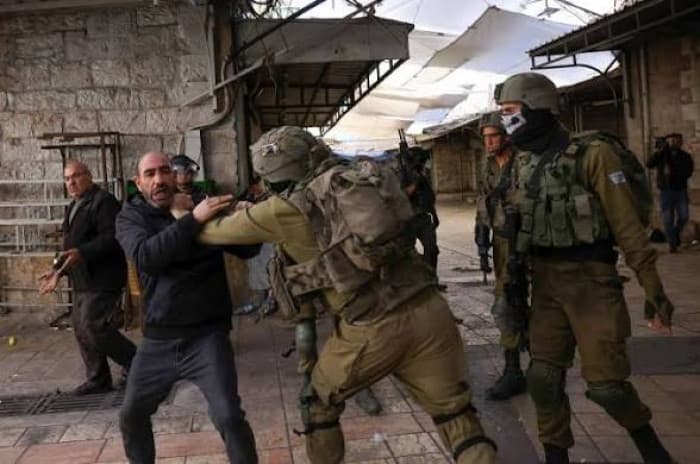 Israeli forces raid West Bank cities