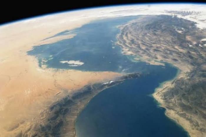 إيران تُهدد مجددًا بإغلاق هرمز