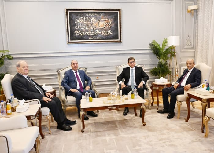 رئيس المخابرات المصرية يلتقي وفد فلسطيني