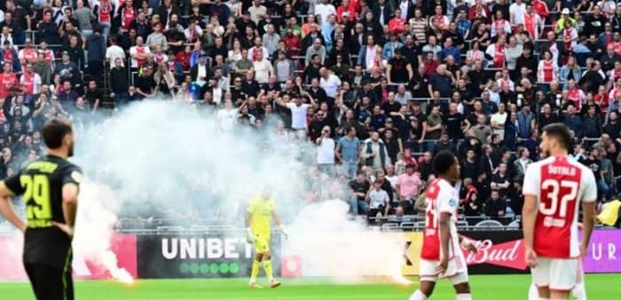 Cambuur fans injured by Vitesse fireworks