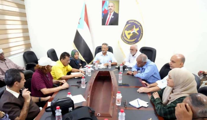الانتقالي يدعو لحماية القطاعات النفطية وزيادة المخزون الغذائي