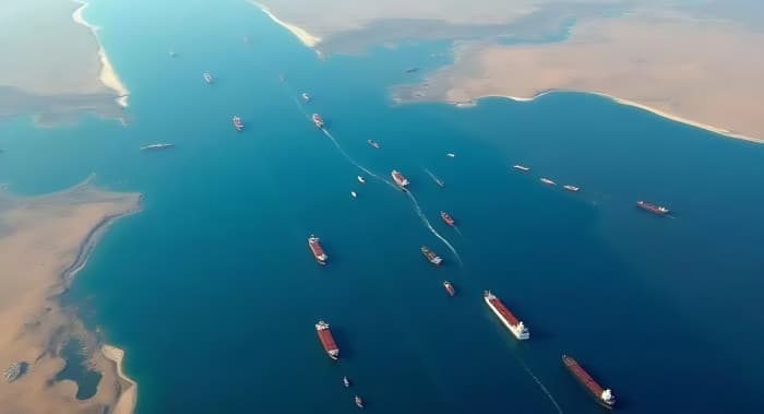 كبلر: عبور سفينتي نقل من مضيق هرمز وسط التوتر