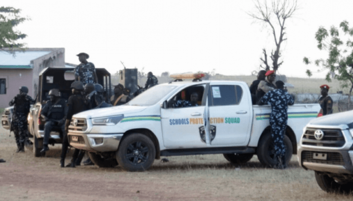 رئيس نيجيريا يوجه لعملية إنقاذ بعد اختطاف 600 شخص