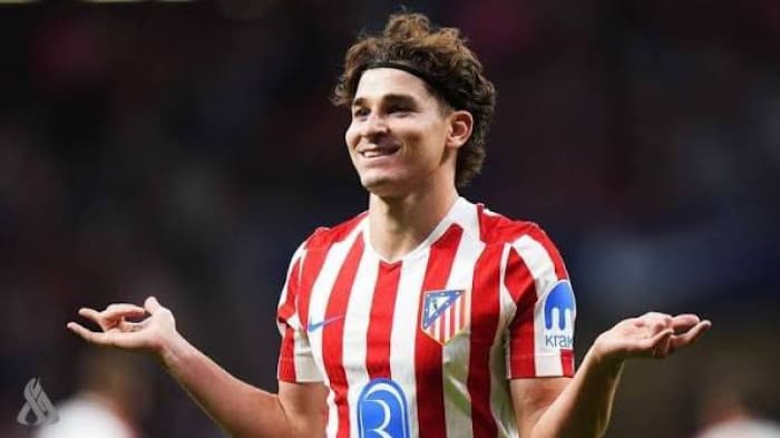 أتلتيكو مدريد يرفض انتقال ألفاريز إلى برشلونة