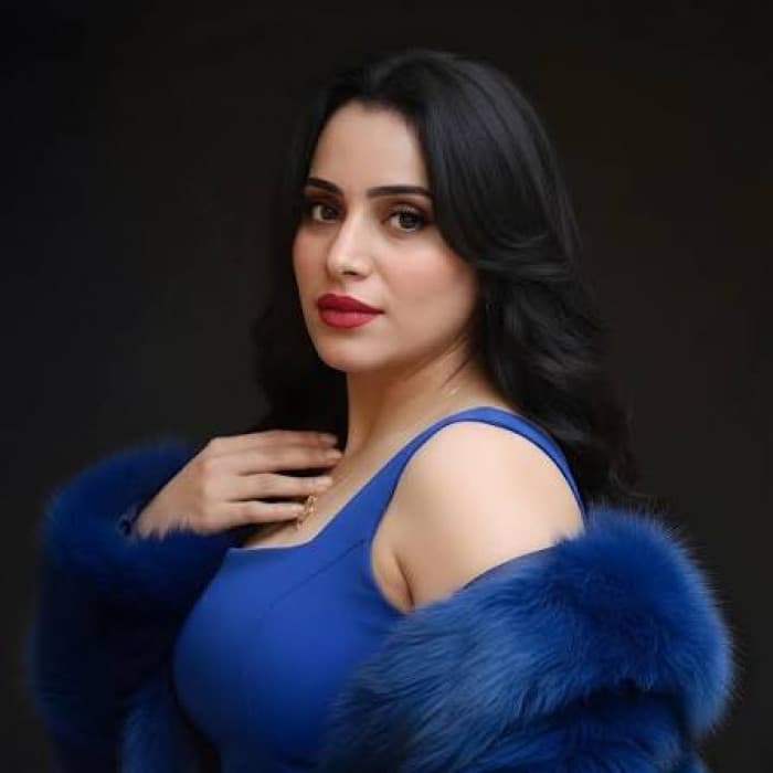 هجوم على مطربة مصرية ومحاولة سرقة سيارتها