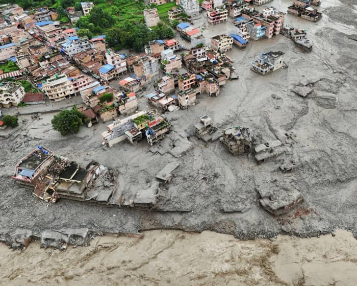 Rescue teams urgently search Nepal tunnels