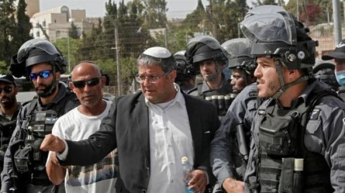 بن غفير والمستوطنون يدخلون الأقصى