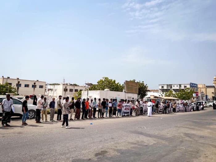 منسقية الانتقالي بجامعة حضرموت تنظم وقفة احتجاجية