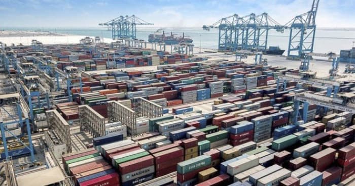 تراجع التجارة غير النفطية في أبوظبي بنسبة 9%