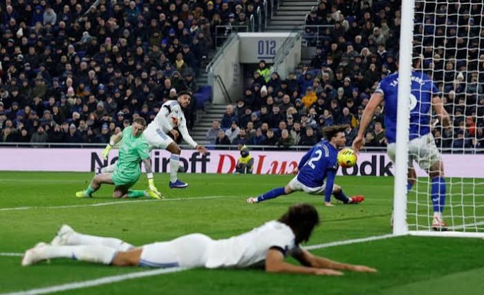 Maitland-Niles scores goal for Everton draw