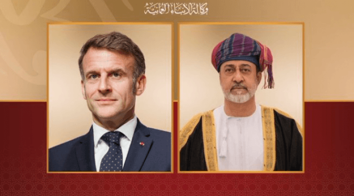 سلطان عمان والرئيس الفرنسي يناقشان التطورات