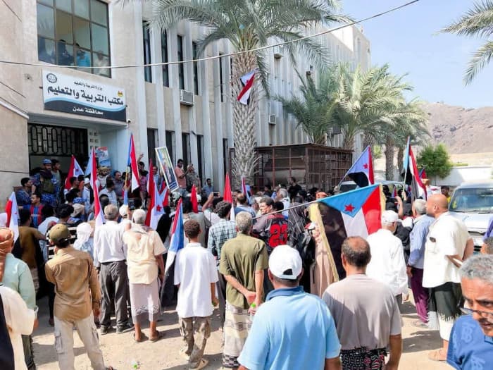 انتقالي عدن يطالب بتحقيق في اعتداء على الصحفي البكري