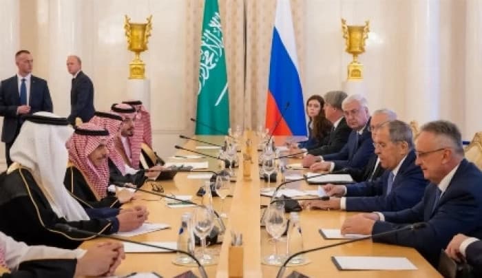 السعودي يلتقي نظيره الروسي في موسكو