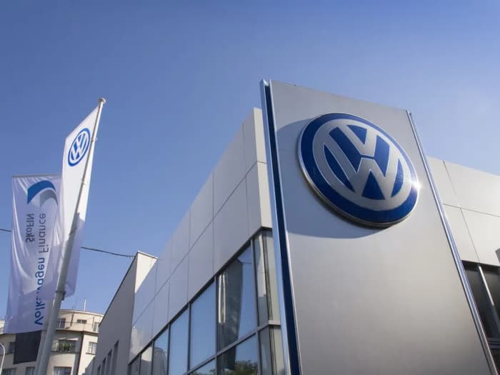 Volkswagen shares rise on union deal
