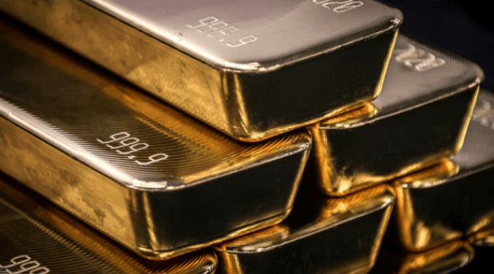 Gold dips amid rising tensions