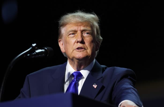 Trump suspects Iran in oil attack