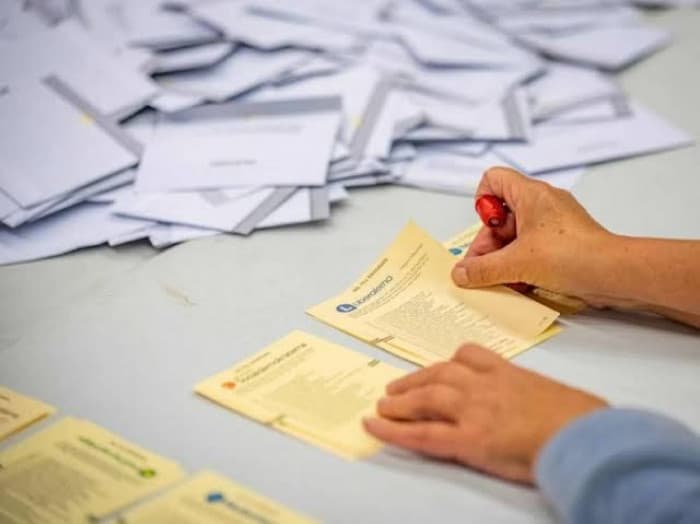 Sweden Center-Left Leads in Poll