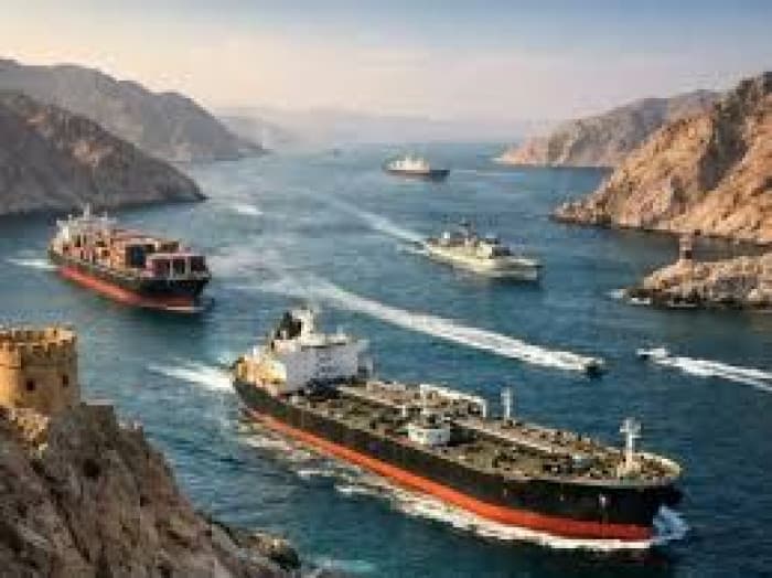 بحرية بريطانية تكشف حادثا في هرمز