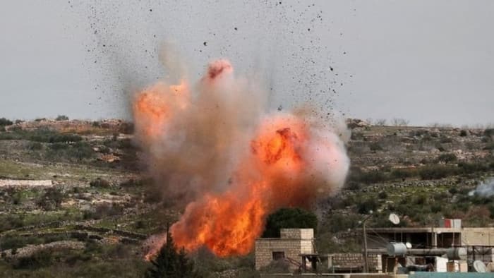 ملاحقة 14 شخصًا بلبنان بشأن هجمات في سوريا