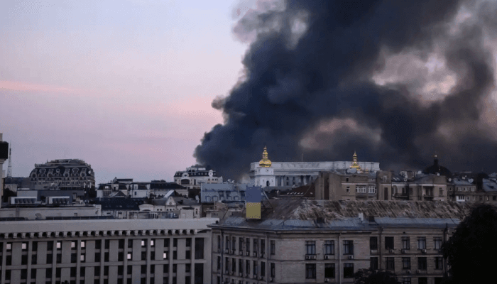 Russian missile strikes Kyiv again