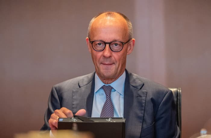 المستشار الألماني يدعو أوروبا لدعم أوكرانيا