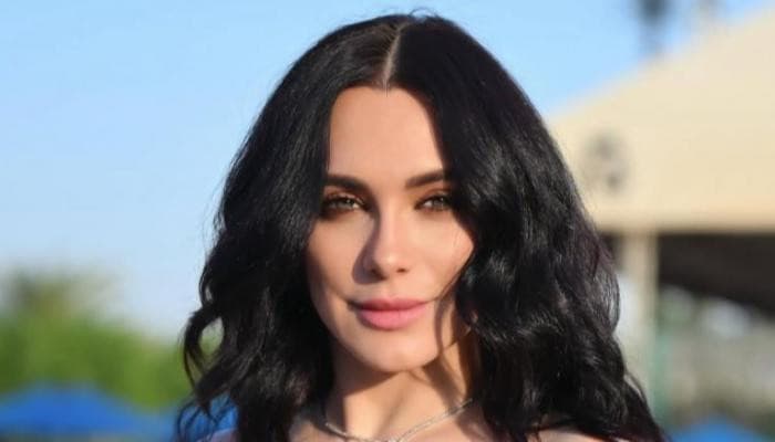 سلاف فواخرجي تحدد قرارها بالعودة لسورية