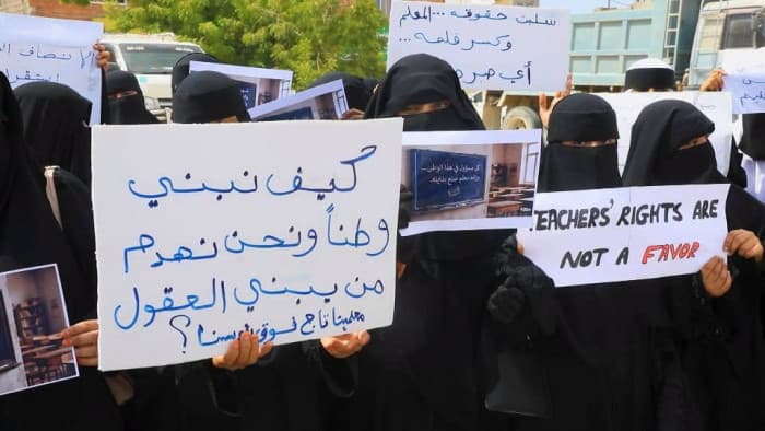 Al-Makla protests dismissal of contracted teachers