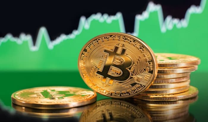 بيتكوين يقترب من 84 ألف دولار