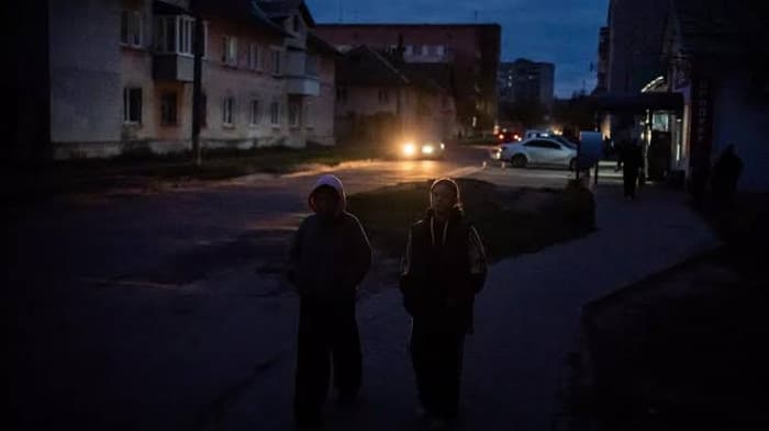 Ukraine advises vulnerable groups to evacuate before winter